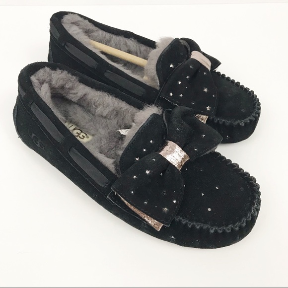 UGG Shoes - Ugg • Dakota Slippers